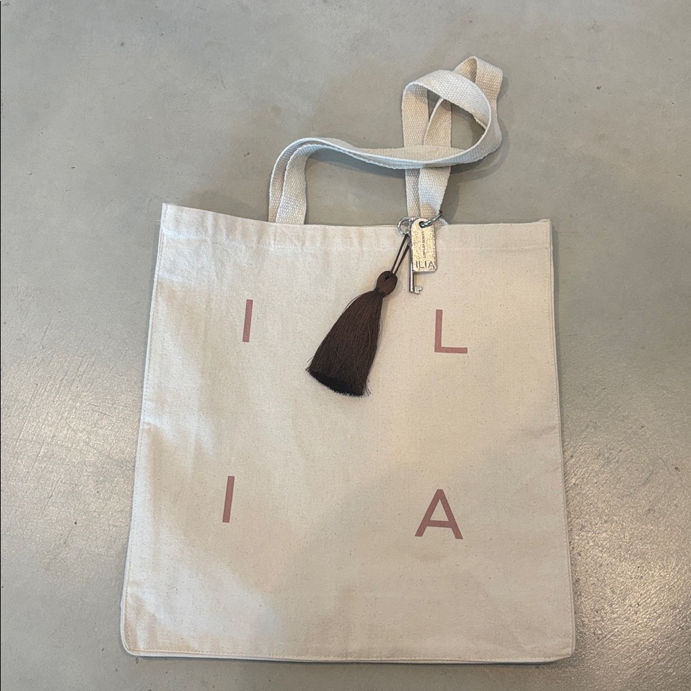 CCO Sale! New ILIA Beauty Signature Logo Key Ring & Structured Canvas Tote Bag